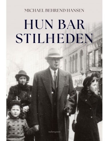 Hun bar stilheden