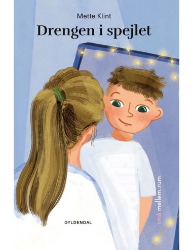 små mellem_rum. Drengen i spejlet